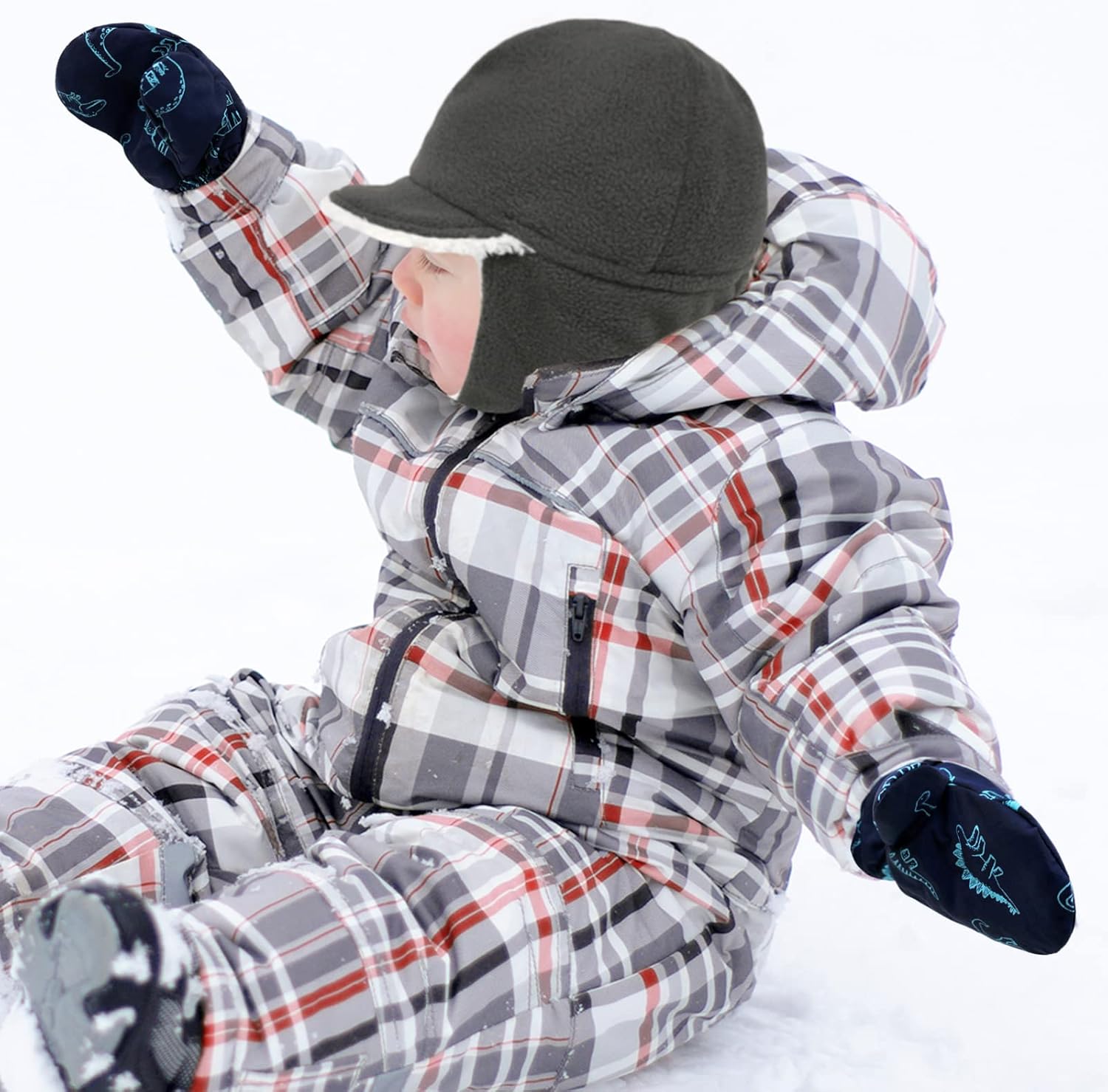 Stay warm in Sarfel waterproof gloves for toddlers