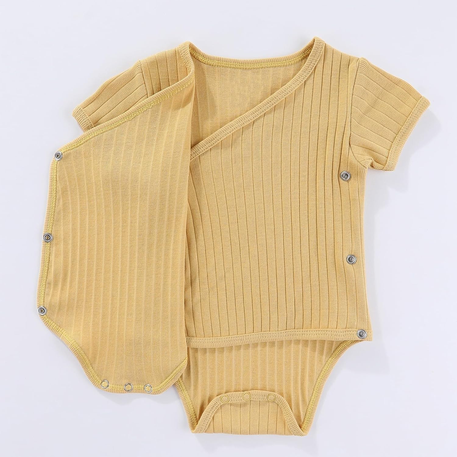 Stylish and Comfortable Unisex Layette Set for Babies